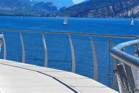 La Pista Ciclabile Sospesa A Limone Sul Garda Percorso E Info Utili