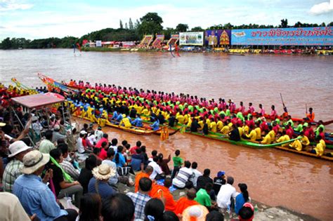 ของโบราณ Long Boat Racing Of Phichit Provincethailandแข่งเรือยาว