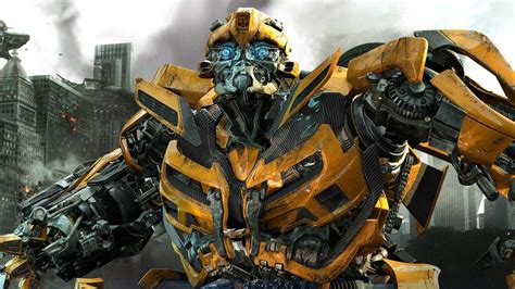 TRANSFORMERS Movie BUMBLEBEE Goes Back to 1987 with Hailee Steinfeld ...