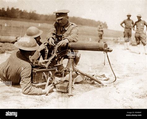 Maschinengewehr Weltkrieg Eins Fotos Und Bildmaterial In Hoher