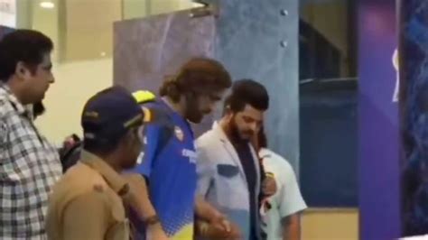 Heartwarming Video Of Chinna Thala Suresh Raina Helping A Limping Ms