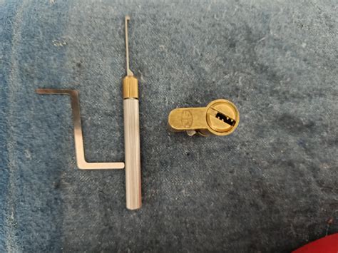 First Dimple Lock Picked Rlockpicking