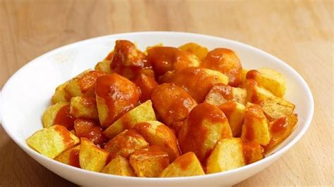 Cómo hacer la salsa de las patatas bravas clásica sin tomate frito