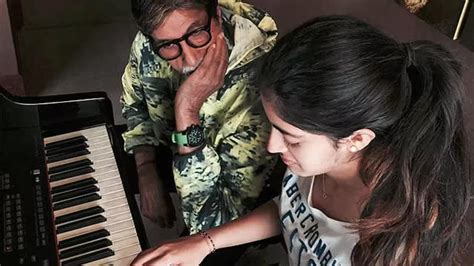 Amitabh Bachchan S Granddaughter Navya Naveli Wows With Her Piano