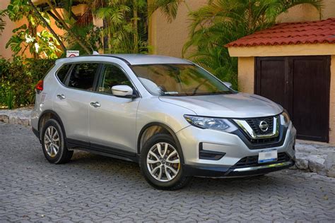 Playa Del Carmen Mexico Abr Silver Nissan X Trail Iii Cerca