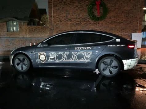 Another police department adds a Performance Tesla Model 3 to their ...