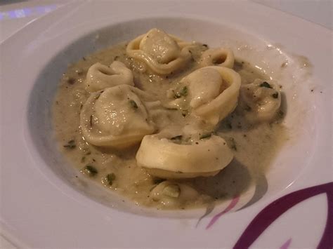 Tortellini Mit Veganer Zucchini Rahmsauce Von Senila Chefkoch