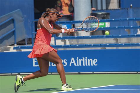 Us Open Coco Gauff Falls To Emma Navarro In Round Of