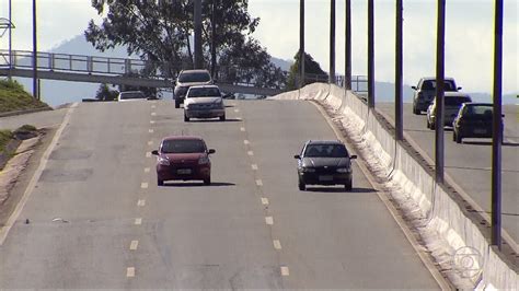 Motoristas Que Trafegam Em Rodovias Devem Deixar Far Is Acesos A Partir