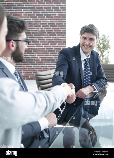 Business people, handshake, finishing the meeting Stock Photo - Alamy