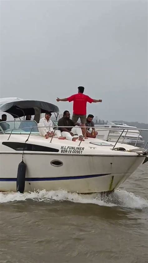 Goa Me Ye Admi Kya Kr Rha H Goa Ki Sabse Khatarnak Raiding Boat