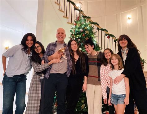 Bruce Willis reaparece en fotografías con toda su familia