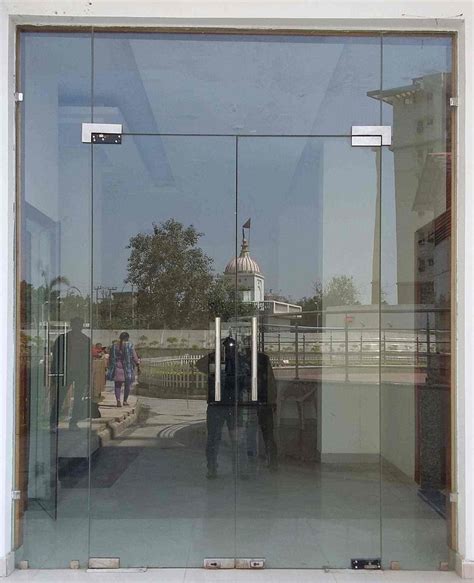 Transparent 12 Mm Toughened Glass Door Saint Gobain Size 10 50 Square