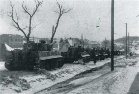 Column Of Tigers From S Pz Abt 506 Panzertruppen Flickr