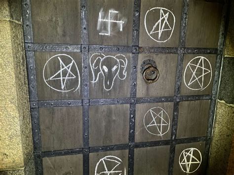 Kendt Kirke Udsat For Satanistisk H Rv Rk