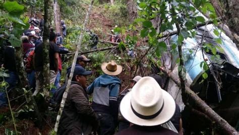 Autobús cae a barranco y deja al menos cinco muertos en Guatemala Tu