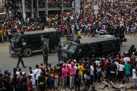 Um Morto E Mais De Feridos Ap S Interven O Policial No Funeral Do