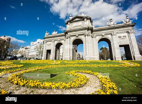 Puerta De Alcal Rotonda De La Plaza De La Independencia Madrid