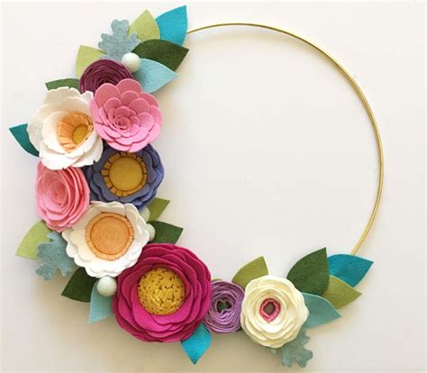 FELT FLOWER WREATH // Flower Wreath // Modern Wreath // Gold - Etsy