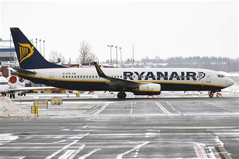 Ryanair EI DYM Boeing 737 8AS Anna Zvereva Flickr