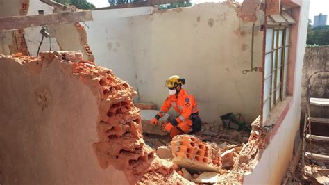 Homem Morre Soterrado Ap S Queda De Muro Em Belo Horizonte