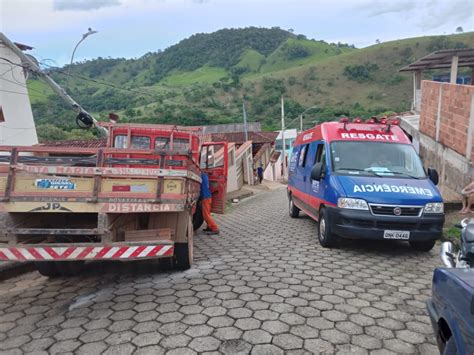 CaminhÃo Perde Os Freios E Bate Em Poste Na Vila Santa Rosa Portal