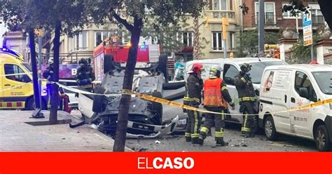 Espectacular Accidente En El Barrio De Gr Cia De Barcelona Vuelca Un