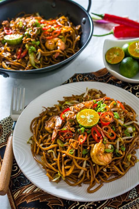 Indonesian Fried Noodles Mie Goreng Wok Skillet