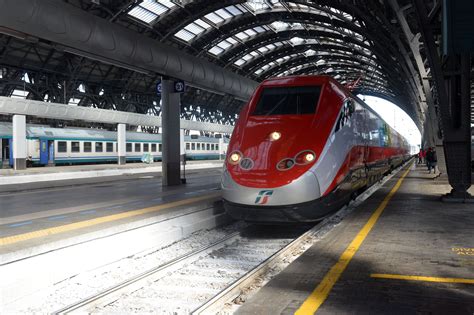 Morto Investito Dal Treno Ritardi E Disagi Sulla Ferrara Bologna