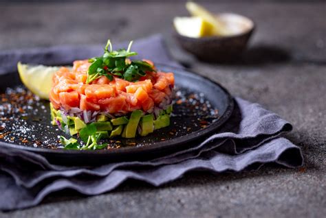 Zalmtartaar Freshly Fish Recept Met Gerookte Zalm En Avocado