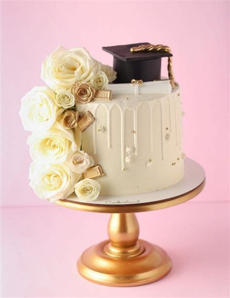 45 Elegant Graduation Cake Ideas Perfect For A Crowd Graduation Cakes Graduation Party