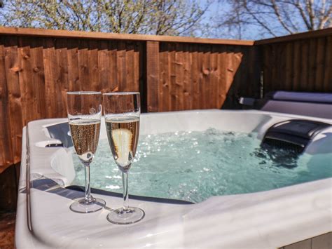 Relax And Unwind Self Catering Lodges With Hot Tubs Hot Tub Cottages