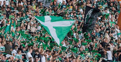 Celtic Legend Helps The Green Brigade With Full Stadium Trophy Day Tifo