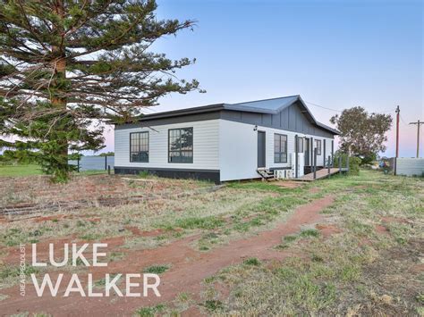 378 Woomera Avenue Red Cliffs Vic 3496 House For Sale Domain