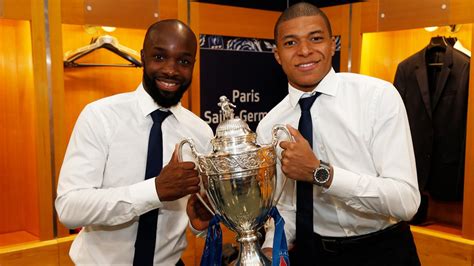 Lassana Diarra and Paris Saint-Germain behind the scenes | Paris Saint-Germain