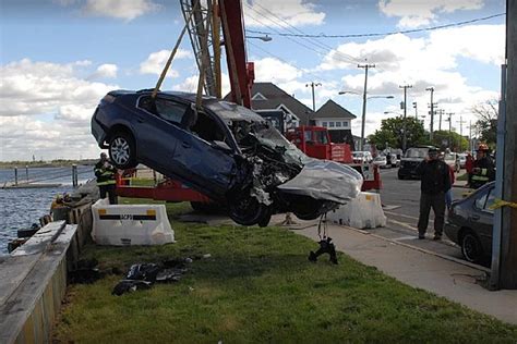 Good Samaritan Saves Woman After Crash Into Atlantic City Bay [video]