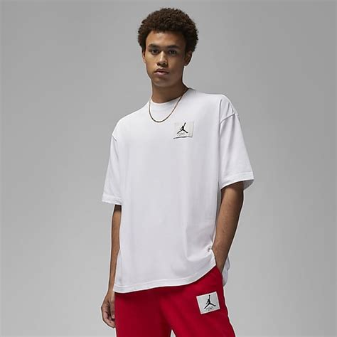 Men's Oversized Graphic Tees. Nike IN