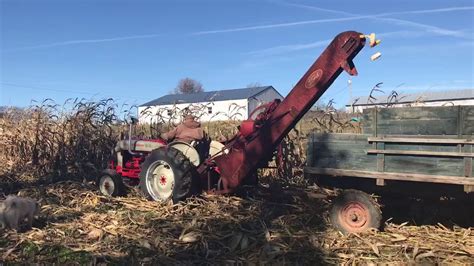 Ford 861 And Ford 601 1 Row Corn Picker Youtube