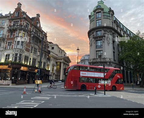 Uk Doppeldeckerbus Fotos Und Bildmaterial In Hoher Aufl Sung Alamy