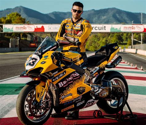 Luca Salvadori Morto Incidente Mortale In Pista Il Pilota Aveva Anni