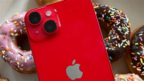 Gorgeous (PRODUCT)RED mid-season iPhone 15 revamp teased as attentions ...