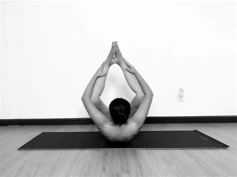 Thanh Ngọc Đồng tiền xương máu U50 gợi cảm thích chụp Yoga nude