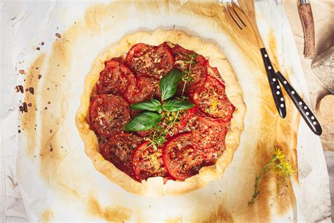 French Rustic Tomato Tart With Puff Pastry Summer In A Bite Seven Roses