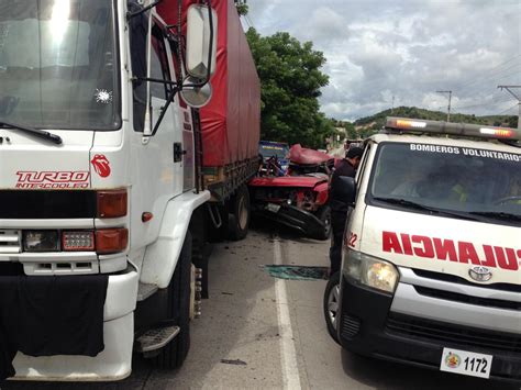 Dos Personas Heridas En Accidente De Tránsito