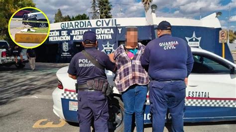 Joven camina con la cabeza de su hermana en calles de Michoacán