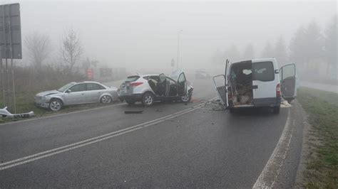 Stasz W Wypadek Na Obwodnicy Cztery Osoby Ranne Samoch D Zjecha Na