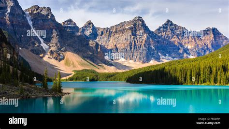 Moraine Lake Canada Banque Dimage Et Photos Alamy