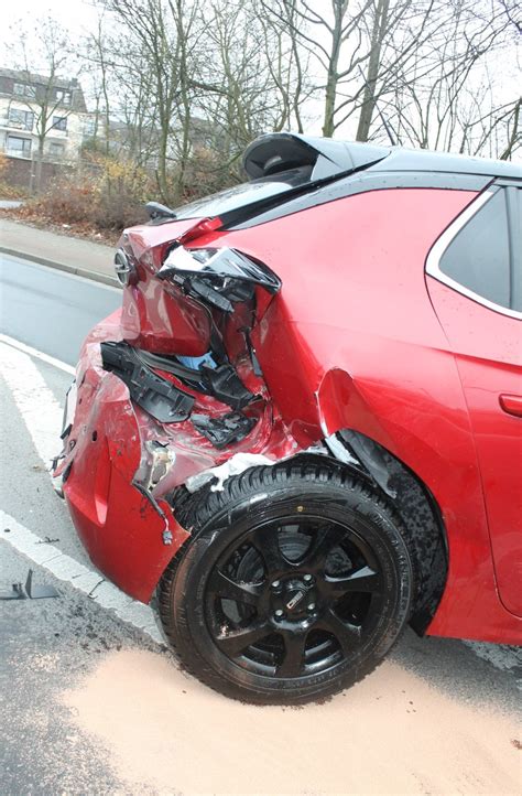 Gro Enbaum Unfall Mit Vier Verletzten Sorgt F R Stra Ensperrung