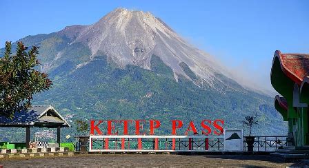 Melihat Puncak Gunung Dari Gardu Pandang Ketep Pass M Jateng Travel