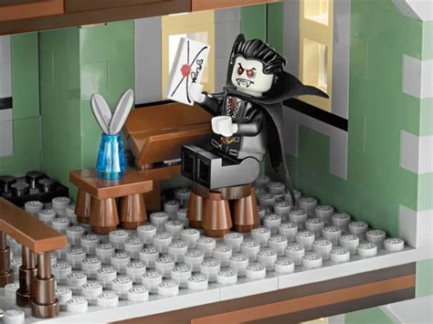 LEGO Haunted House Set